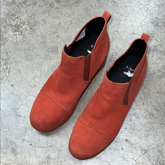 Sorel Red Suede Ankle Boots