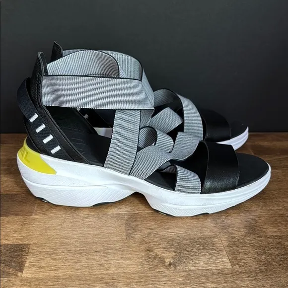 Sorel Women’s Strappy Sandals Size 10