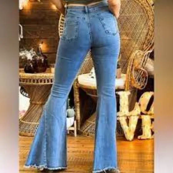 SPLIT LEG EMBROIDERED JEANS. NWT