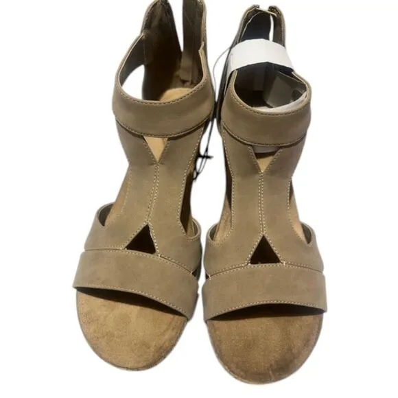 St. Johns Bay Taz Porchini Womens Sandals‎ Size 10M Sand Memory Foam