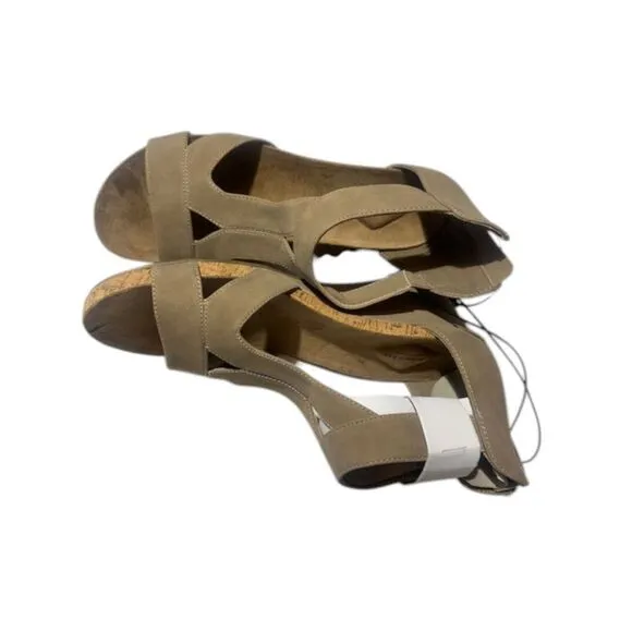 St. Johns Bay Taz Porchini Womens Sandals‎ Size 10M Sand Memory Foam