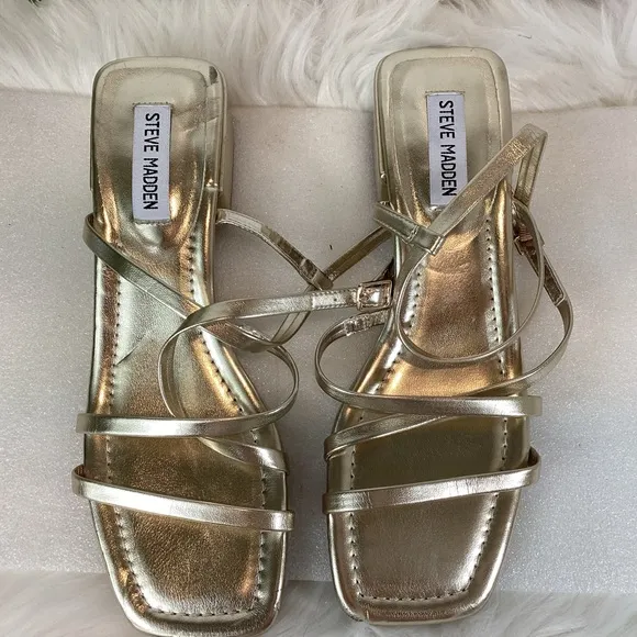 STEVE MADDEN AYLCE GOLD STRAPPY CRISSCROSS SQ TOE SANDALS NWOT SZ 10
