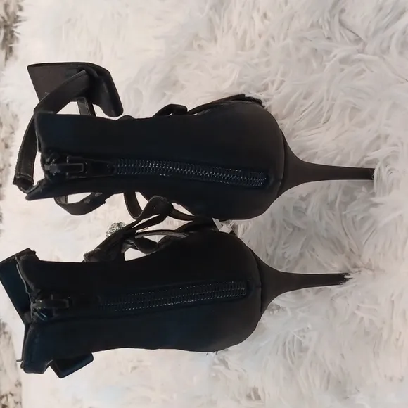 Steve Madden Black Sinclair Satin Rhinestone Embellished Strappy Dress Sandals