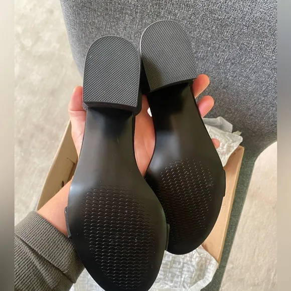 STEVE MADDEN Black Suede Block Heel Sandals 8 Wide