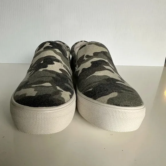 Steve Madden Gills-C Green Camo Slip-on Sneaker Size 7.5