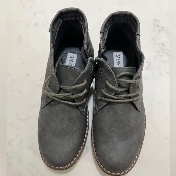 Steve Madden Gray Chukka Boots Suede Casual