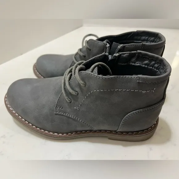 Steve Madden Gray Chukka Boots Suede Casual
