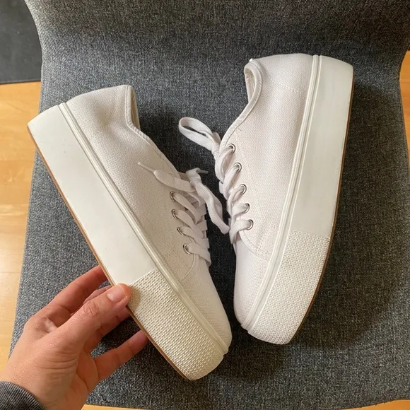 STEVE MADDEN White Canvas Platform Sneakers