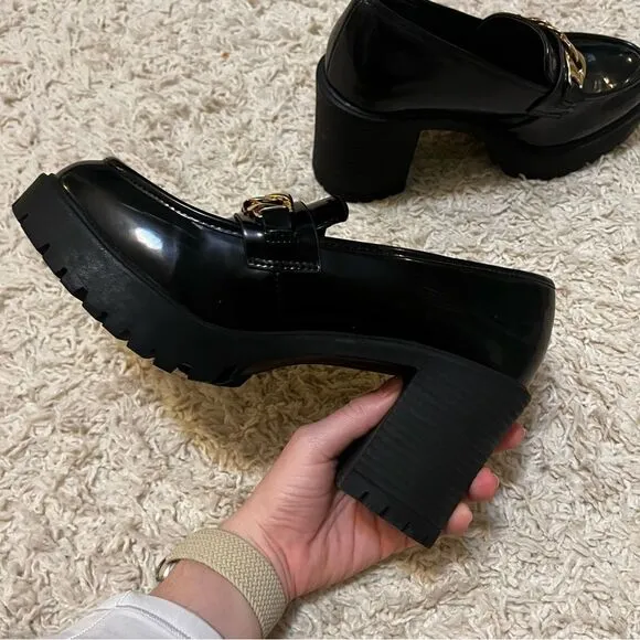 Steve Madden Women's Black and Gold Nakos Loafers size 8.5