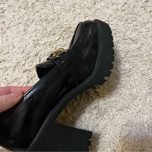 Steve Madden Women's Black and Gold Nakos Loafers size 8.5