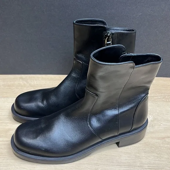 Stuart Weitzman 5050 Bold Ankle Boots Calfskin Black Size 8 US