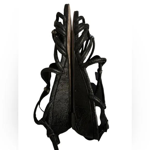 Stuart weitzman crinkle black leather gladiator strappy sandals