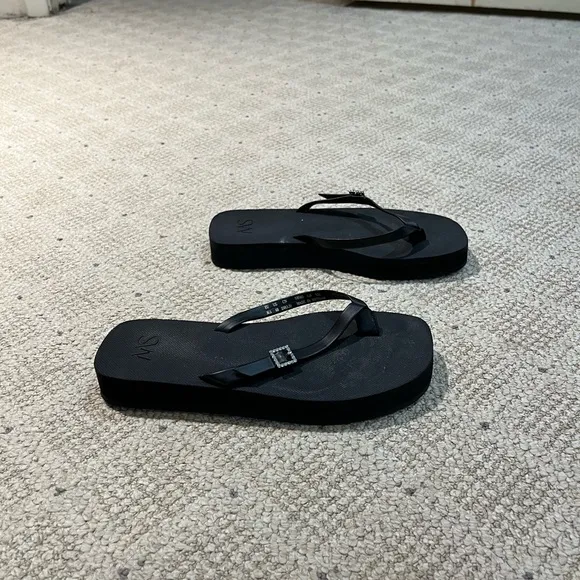 Stuart Weitzman Crystal Thong Flatform Sandals.