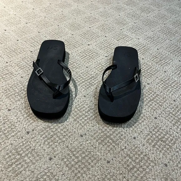 Stuart Weitzman Crystal Thong Flatform Sandals.