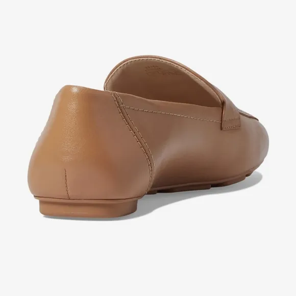 Stuart Weitzman Jet Loafer - size 9