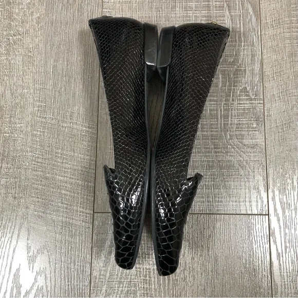 STUART WEITZMAN Made In Spain Slip On Pointy Toe Loafers Snakeskin Size 7