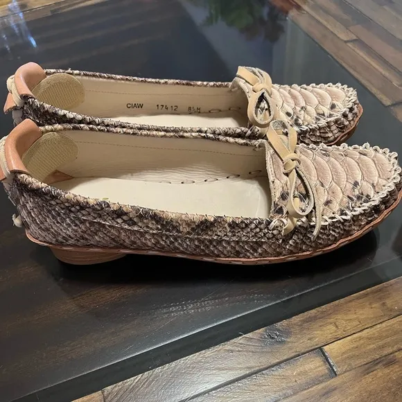 Stuart  Weitzman Snakeskin Leather Loafer Made in Spain Size 8.5