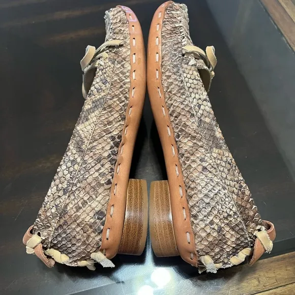 Stuart  Weitzman Snakeskin Leather Loafer Made in Spain Size 8.5