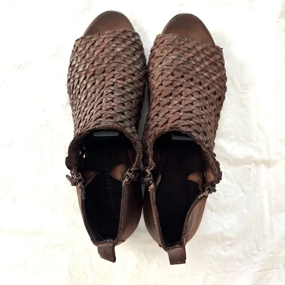 Sundance brown Woven Leather Sandals Asheville bohoSZ 9 NWOT has sticker on sole