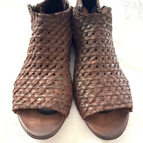 Sundance brown Woven Leather Sandals Asheville bohoSZ 9 NWOT has sticker on sole