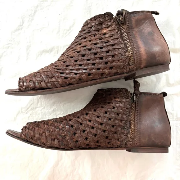 Sundance brown Woven Leather Sandals Asheville bohoSZ 9 NWOT has sticker on sole
