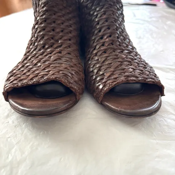 Sundance brown Woven Leather Sandals Asheville bohoSZ 9 NWOT has sticker on sole