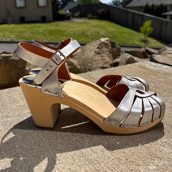 Swedish Hasbeens Silver Platform Strappy Clog Sandals Size 40 EUR/ 10 US