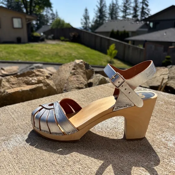 Swedish Hasbeens Silver Platform Strappy Clog Sandals Size 40 EUR/ 10 US