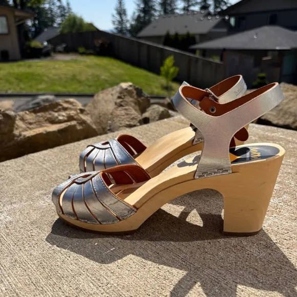 Swedish Hasbeens Silver Platform Strappy Clog Sandals Size 40 EUR/ 10 US