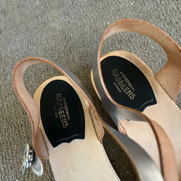 Swedish Hasbeens Silver Strappy Sandals with Ankle Strap Sz 9