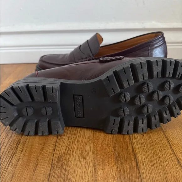 Sézane Albane Loafers in Glossy Burgundy