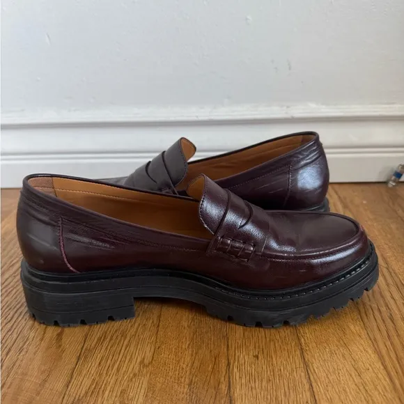 Sézane Albane Loafers in Glossy Burgundy