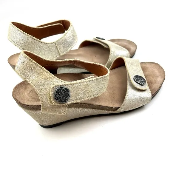 Taos Festival Beige Metallic Fleck Comfort Wedge Sandals size 6.5
