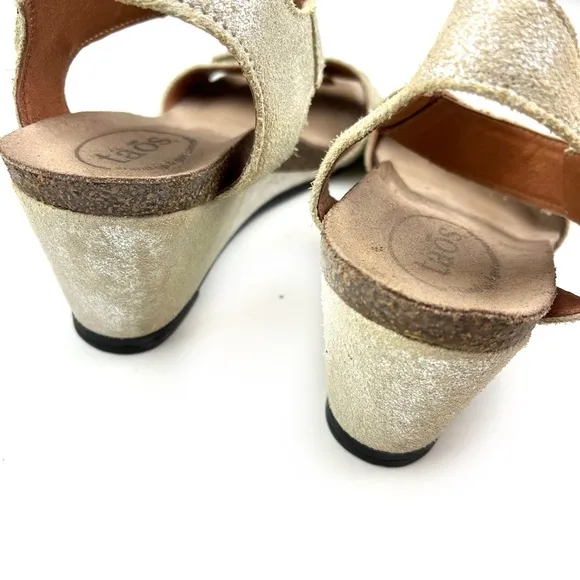 Taos Festival Beige Metallic Fleck Comfort Wedge Sandals size 6.5