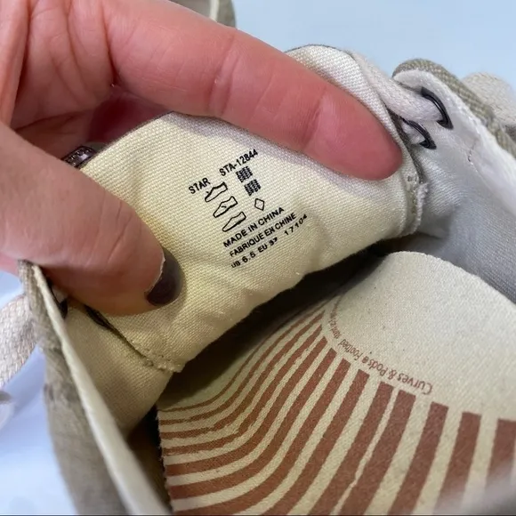 Taos Footwear Khaki Wash Canvas Star Sneakers Size 6-6.5M Lace Up Comfort Shoe