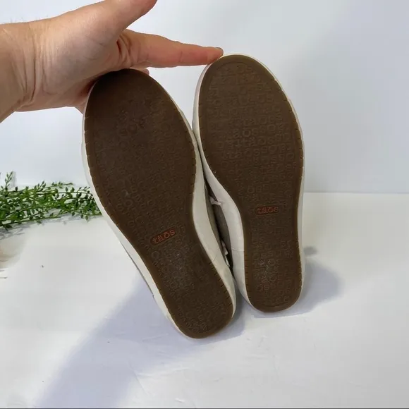 Taos Footwear Khaki Wash Canvas Star Sneakers Size 6-6.5M Lace Up Comfort Shoe