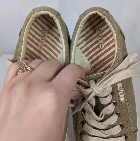 Taos Footwear Star Tan Beige Canvas Sneakers