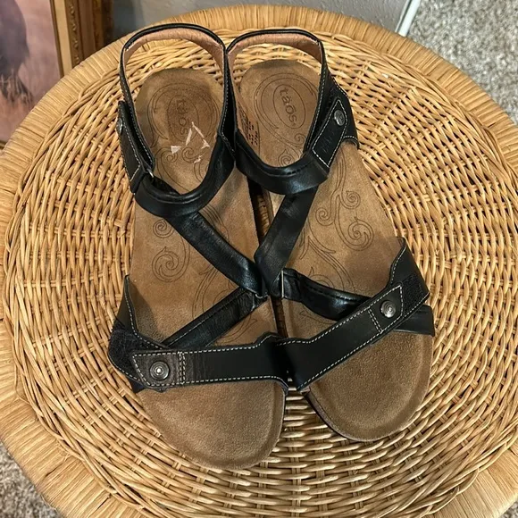 Taos Universal Black Leather Sandals Slingback Strappy
