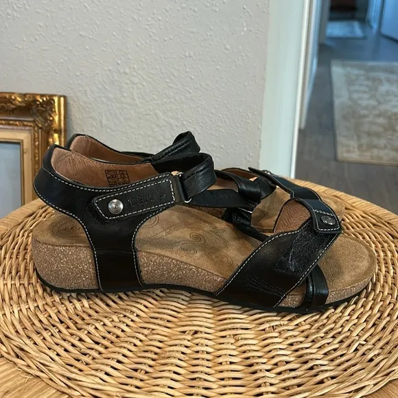 Taos Universal Black Leather Sandals Slingback Strappy