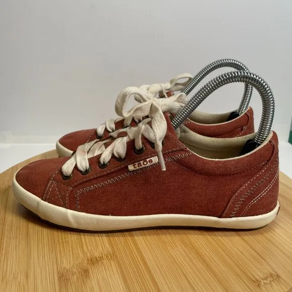 Taos Women 6 Burnt Orange Star Sneakers Lace Up Canvas Comfort Sole Arch Support