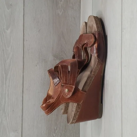 Taos Womens Comfort Leather Wedge Sandals Hook&amp;loop shoes sz 39/8-8.5