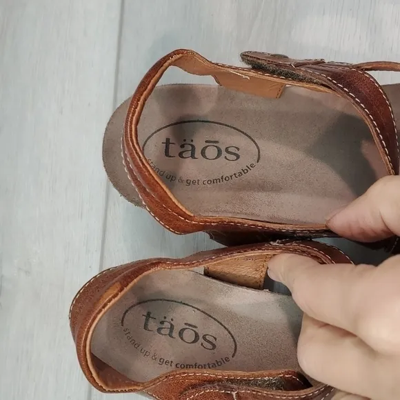 Taos Womens Comfort Leather Wedge Sandals Hook&amp;loop shoes sz 39/8-8.5