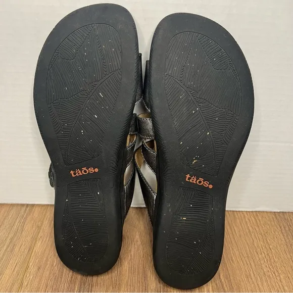Taos Women’s Leather Strappy Sandals Metallic Black Size 10 Comfortable