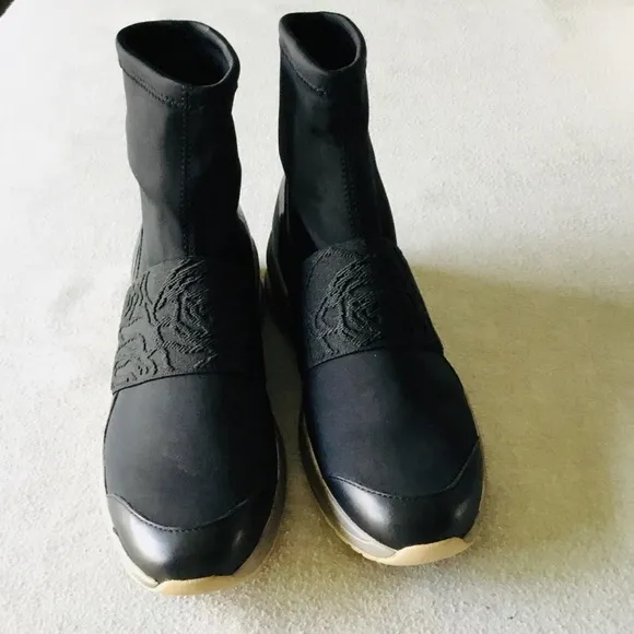 Taryn Rose Zorah Black Stretch Boots, NWT size 7.5