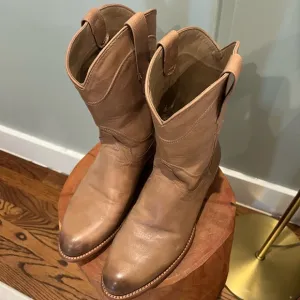Tecovas The Earl Natural Calf Roper Boot / Desert Color / 9.5 / EE-Wide