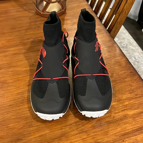 The North Face Sihl Mid Shoes Sneakers new black red Urban Explorer Mens 11.5