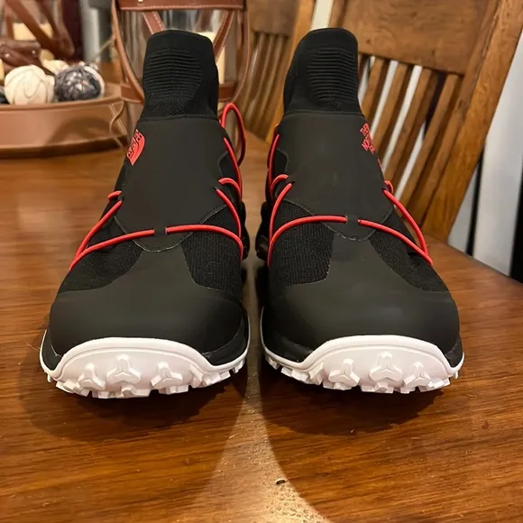 The North Face Sihl Mid Shoes Sneakers new black red Urban Explorer Mens 11.5