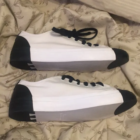 The Office Of Angelia Scott El Capitan White/Black Canvas Colorblock Sneakers