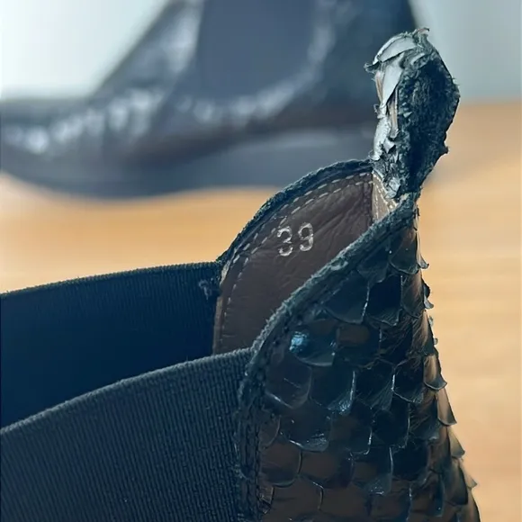 THE SHOE BOX Black Genuine Leather Snake Skin Textured Women’s Ankle Bootie’s