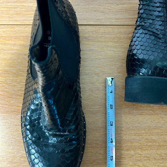 THE SHOE BOX Black Genuine Leather Snake Skin Textured Women’s Ankle Bootie’s